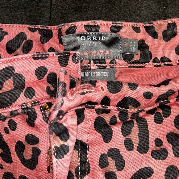 Torrid 5 Inch Boyfriend Vintage Stretch High-Rise Short - Picture 4 of 7